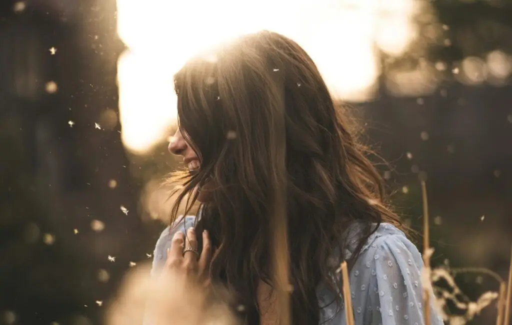 5 gesturi simple prin care poți ajuta o femeie să se simtă bine - wellness