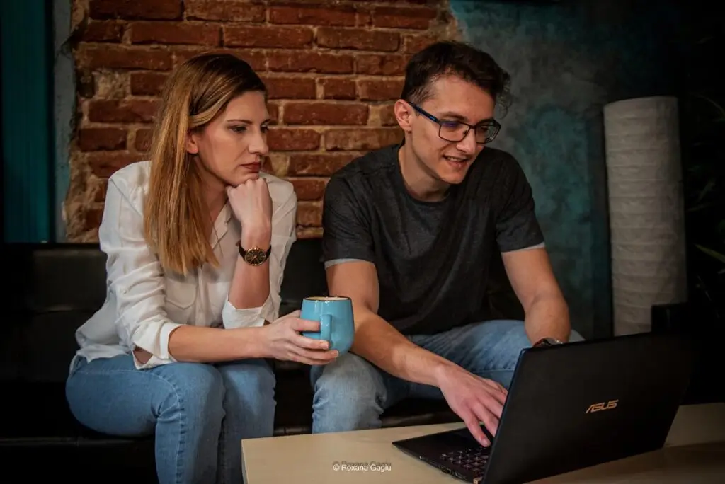 Laura și Vlad Sardescu transformă pasiunea pentru design în poveste de succes cu 7,7 milioane euro