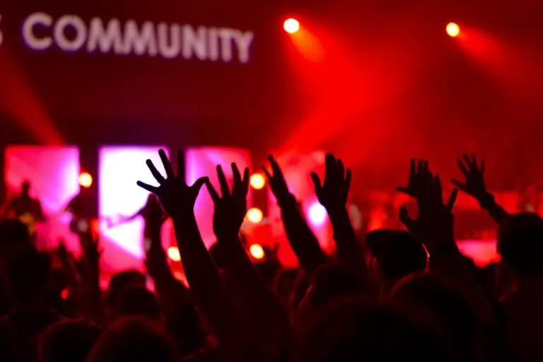Activități de weekend în comunitate: muzică și recreere