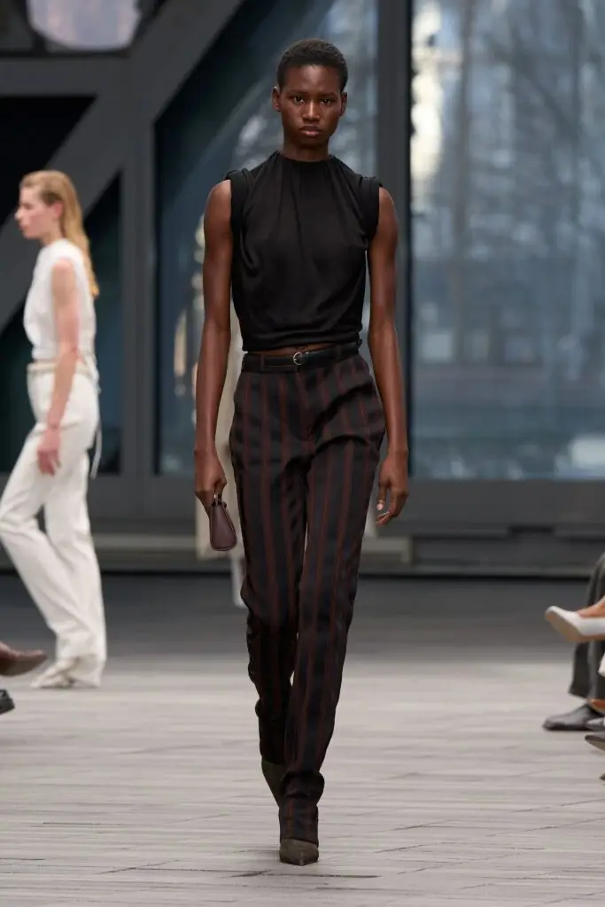 Calvin Klein toamnă 2026: eleganță minimalistă și cult al corpului - Corp sănătos
