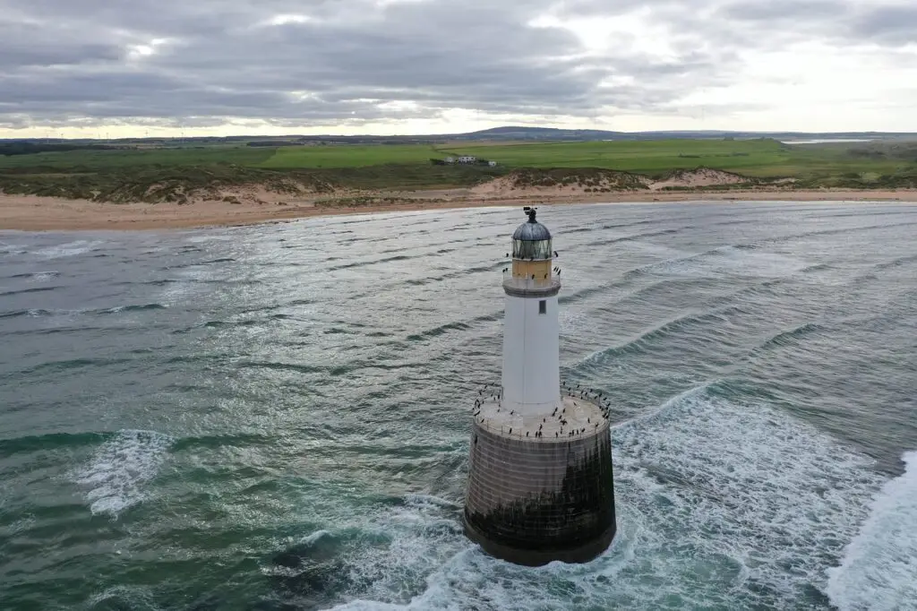 Clubul de schi nautic care creează familii pe campusul universitar - Familie fericită (Stock photo)