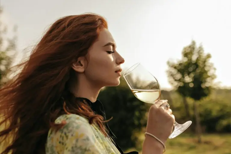 Două pahare de alcool zilnic cresc riscul de cancer cu 91%