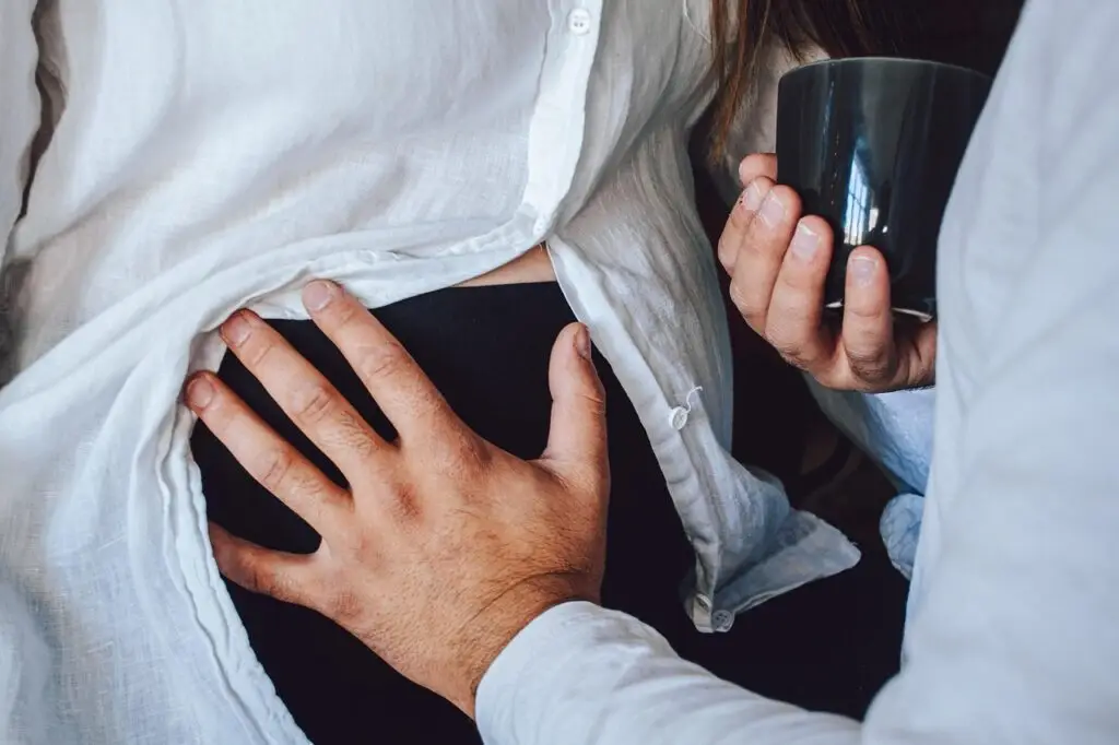 Familie eliberată după reținere în parcarea spitalului - Familie fericită (Stock photo)