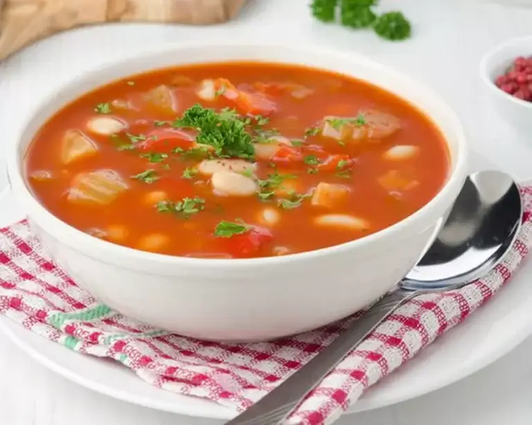 Ciorbă de legume de iarnă cu fasole albă