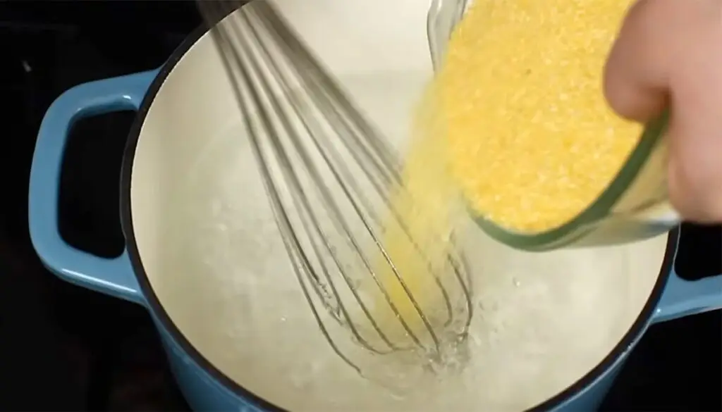 Secretul mămăligii perfecte: raportul ideal apă-mălai - Corp sănătos