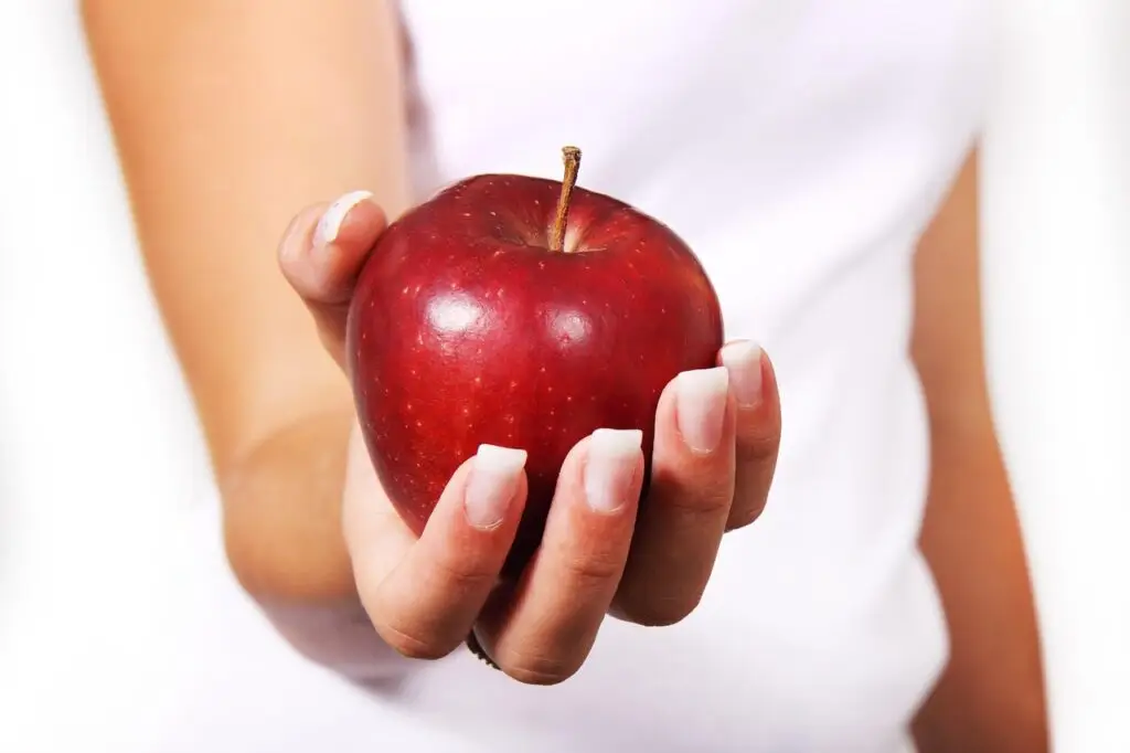 Setări esențiale Apple Watch pentru monitorizare cardiacă precisă - wellness (Stock photo)