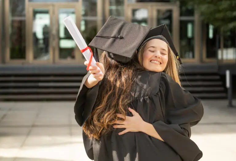 Cum să îți pregătești copilul pentru facultate: sfaturi pentru părinți