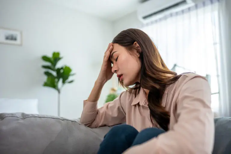 Te ia durerea de cap pe nepregătite? 7 declanșatori comuni și ce poți face simplu