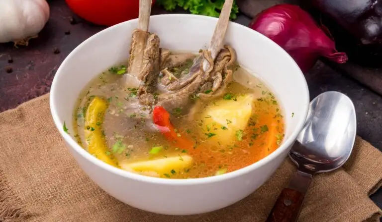 Leguma pe care să nu o pui niciodată în ciorba de miel
