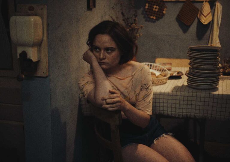Un film hipnotic despre timp și amintiri