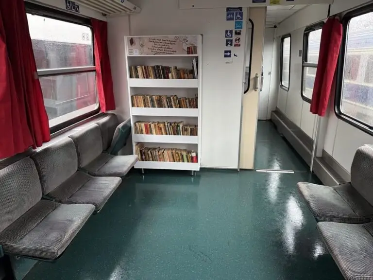 EROUL ZILEI – 5 aprilie 2026: Georgiana Gilescu a transformat un tren obișnuit într-o bibliotecă vie, pentru sufletele călătoare