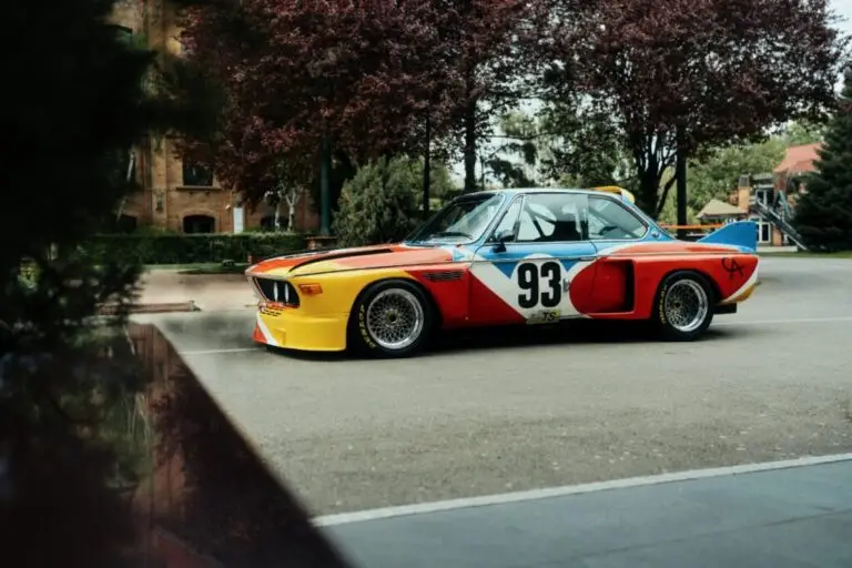 BMW Art Car vine la București: artă pe patru roți