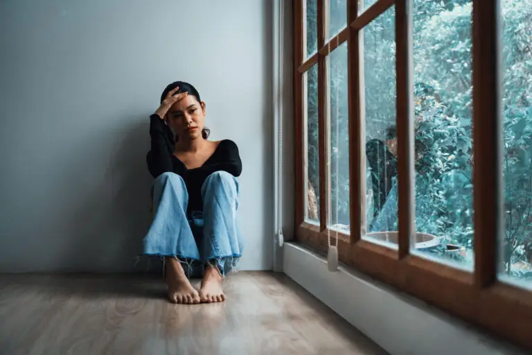 Când anxietatea îți fură viața: generația care trăiește tensionat