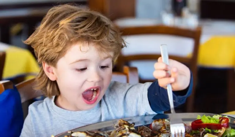 De ce copiii refuză mâncarea: nu e moft, ci biologie