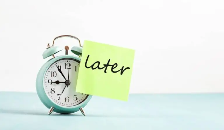 De ce procrastinăm, chiar când știm că ne face rău?