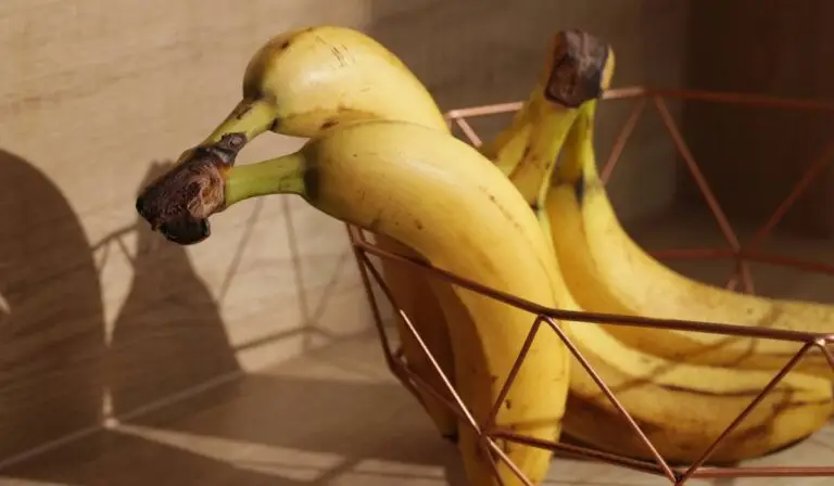 De ce să nu mai ții bananele în bolul de fructe