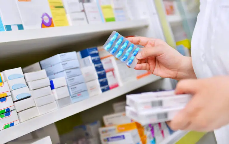 Farmacii deschise de Paște 2026: unde găsești ajutor non-stop