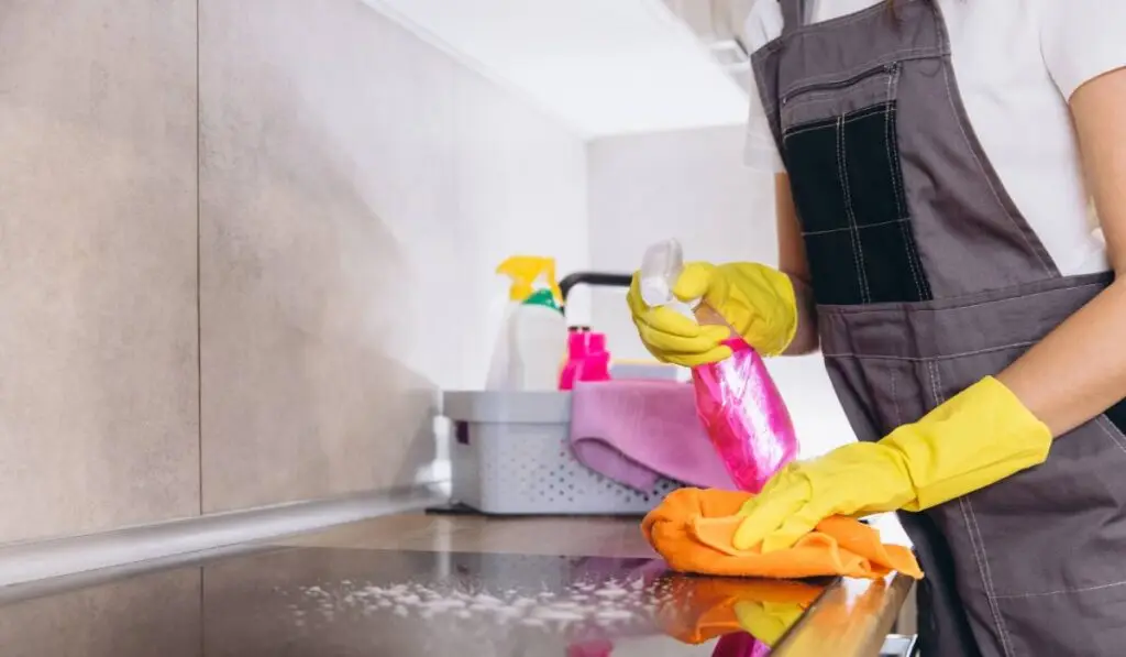 Produse de curățenie care devin toxice amestecate - Corp sănătos