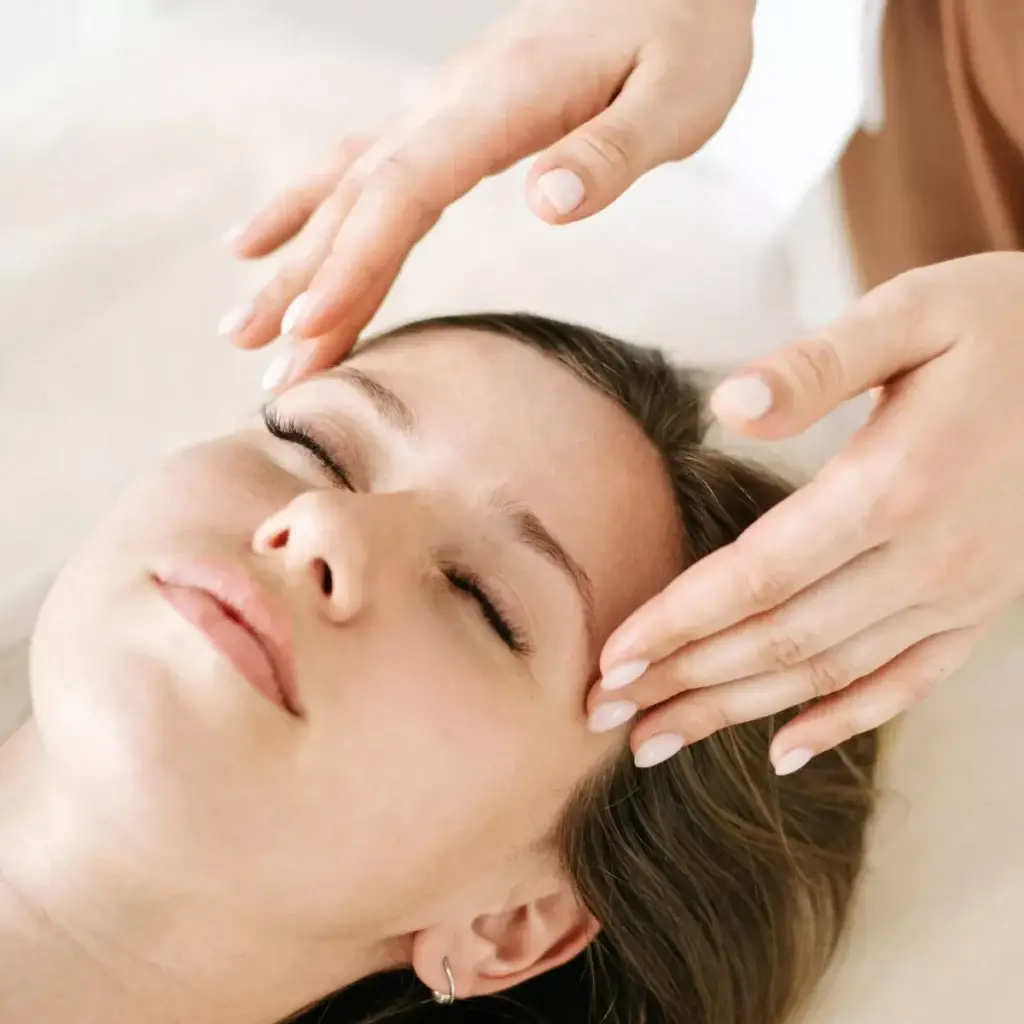 Reflexoterapie cu uleiuri esențiale pe meridianele capului - Timp liber