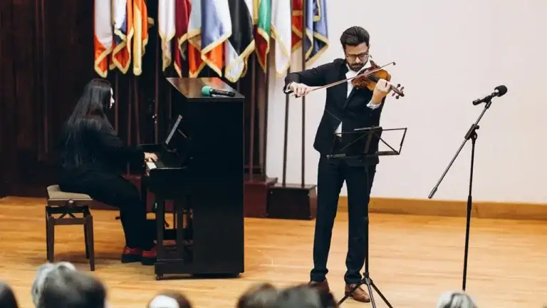 Un Stradivarius în școli aduce muzica clasică copiilor