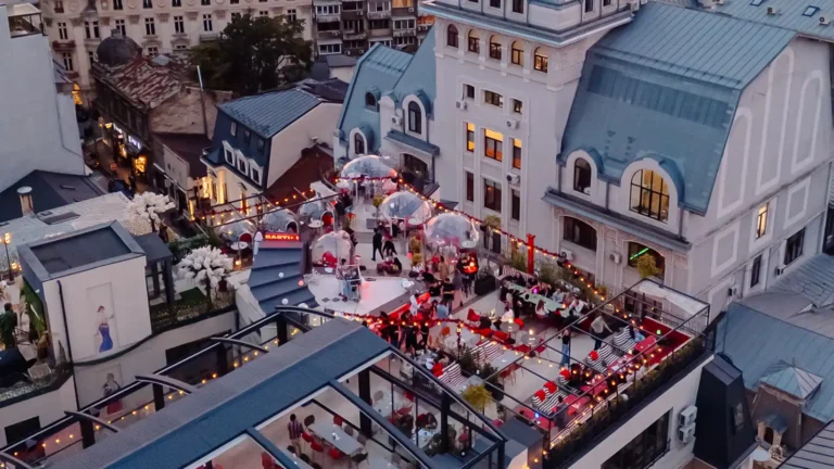 Bartini Rooftop redeschide terasa la capacitate completă