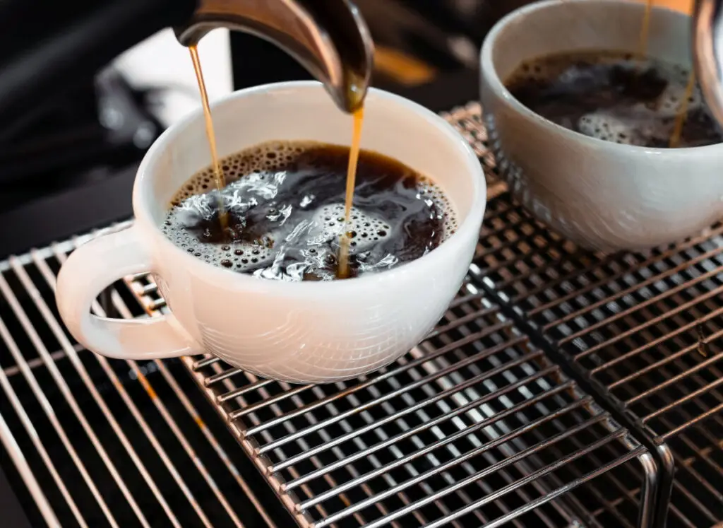 Când cafeaua devine duşman: cine ar trebui să evite cofeina - Corp sănătos