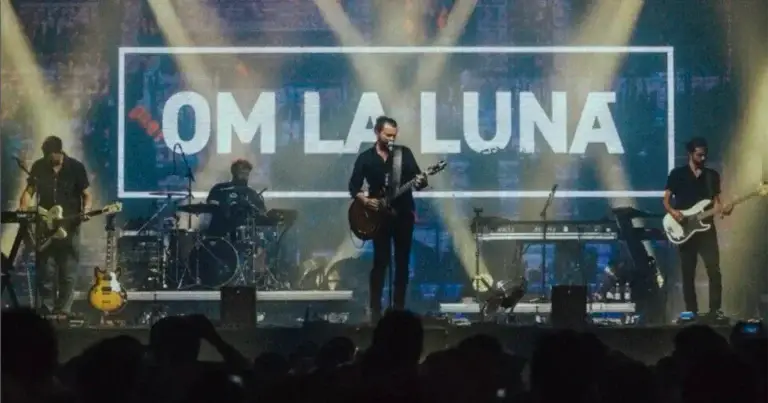 Om la lună pregătește cel mai mare concert la Arenele Romane