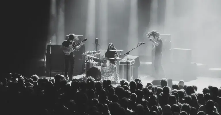 Slift ajunge în premieră la București cu un concert live