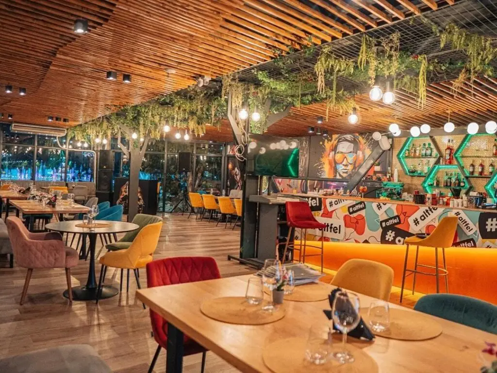 Terasa #Altfel Unirii: vibe de vară și vedere la Dâmbovița - Timp liber