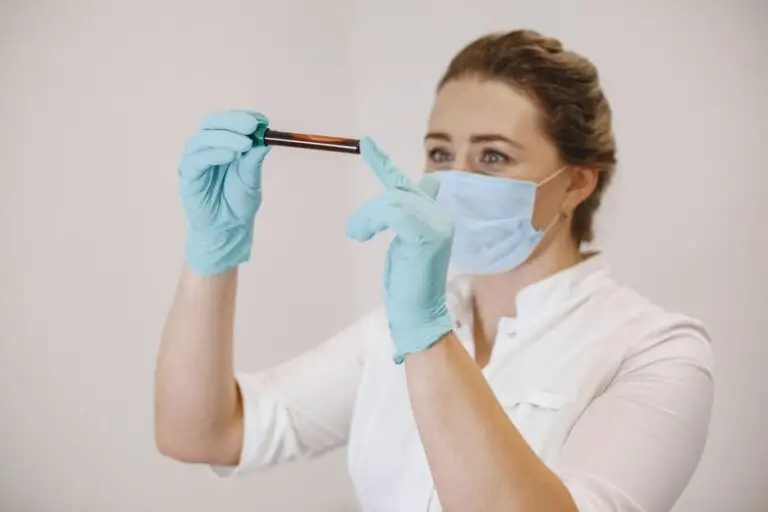 Greșeala pe care o faci înainte de analizele de sânge și care îți poate da rezultate false: medicii trag un semnal de alarmă