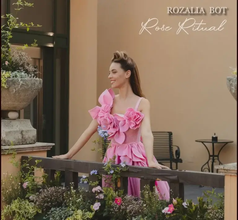 Luxul artizanal, redefinit: Rozalia Bot lansează colecția „Rhapsody In Bloom”