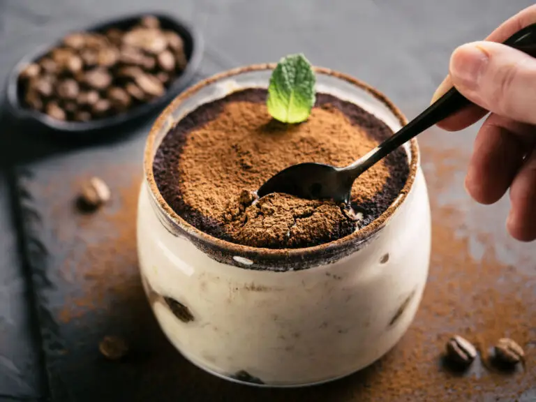 Cheesecake de cafea și ciocolată pentru zilele de vară
