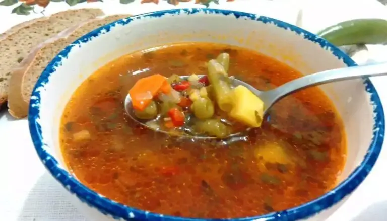 Condimentul care îți strică ciorba de legume complet
