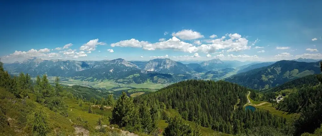 Copiii din România strălucesc la prima ediție ENJOY AI - Corp sănătos (Stock photo)