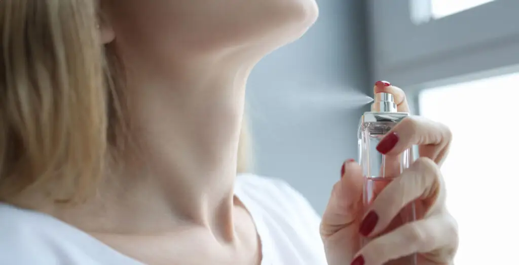 De ce nu ar trebui să aplici parfum pe gât - Corp sănătos