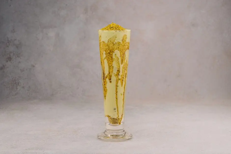 Lassi de Caisă cu Cardamom, Miere și Iaurt de Cocos