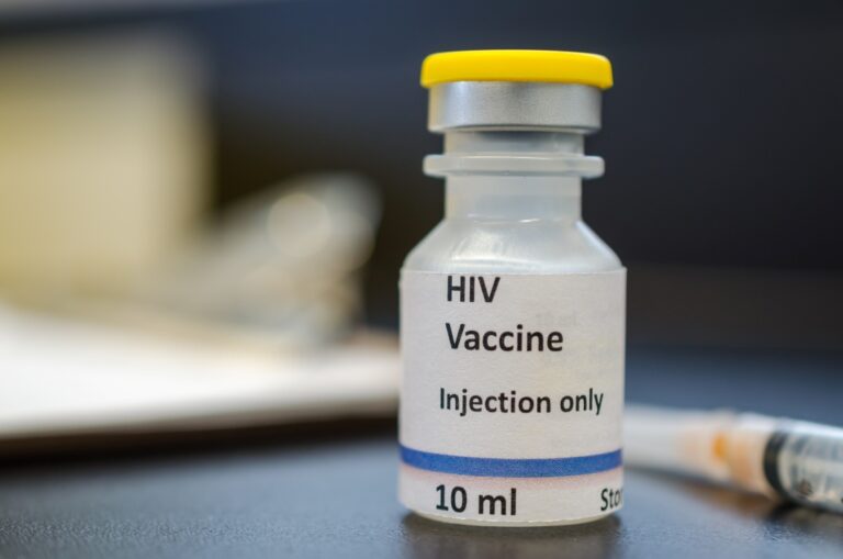 Vaccinul HPV reduce riscul de cancer de col uterin la aproape zero