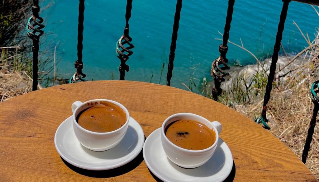 Câtă cafea poți bea vara fără să îți faci rău - Corp sănătos