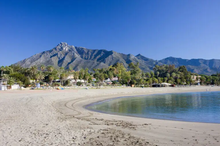 Marbella, orașul cu 320 de zile de soare care vindecă