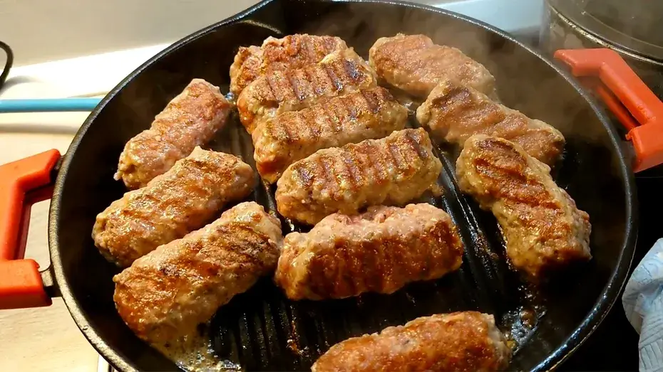 Mici studențești din mezeluri, gata în 20 de minute - Corp sănătos