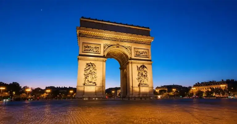 O escapadă romantică la Paris, vara aceasta