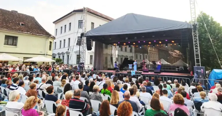 Patru seri de concerte în aer liber la Brașov