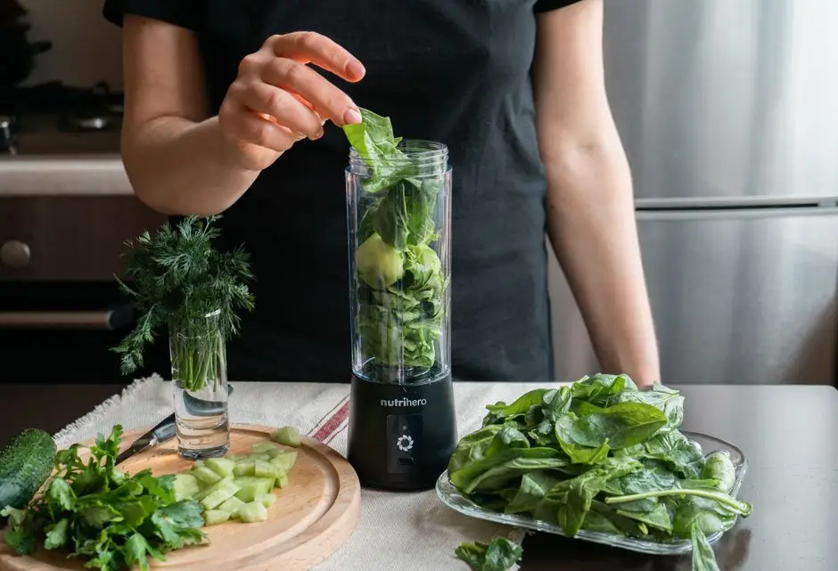 Smoothie Verde de Castraveți și Kiwi cu Spanac, Lămâie și Ghimbir Proaspăt