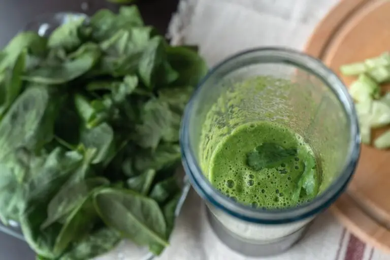 Smoothie Verde de Castraveți cu Ananas, Spanac și Ghimbir
