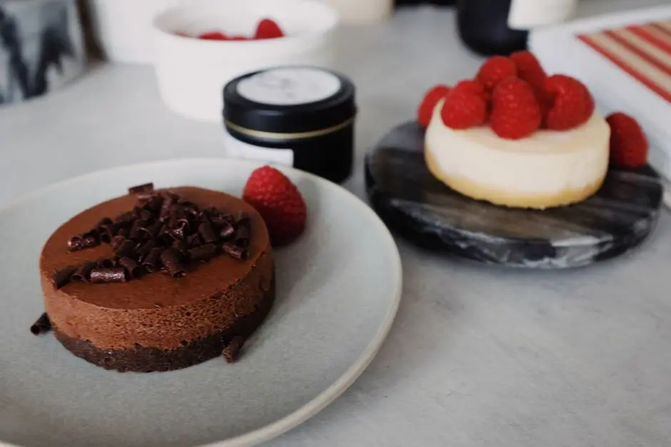 Cheesecake Rece de Zmeură și Lavandă cu Bază de Migdale