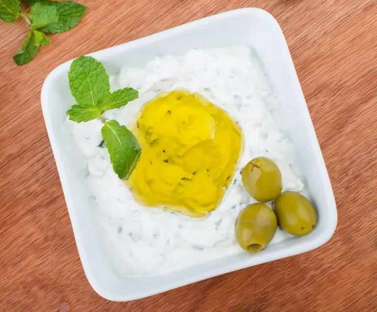 Supă Rece de Castravete și Avocado cu Iaurt și Mentă