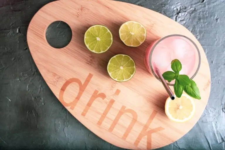 Limonadă Roz de Hibiscus cu Zmeură, Busuioc și Apă Tonică
