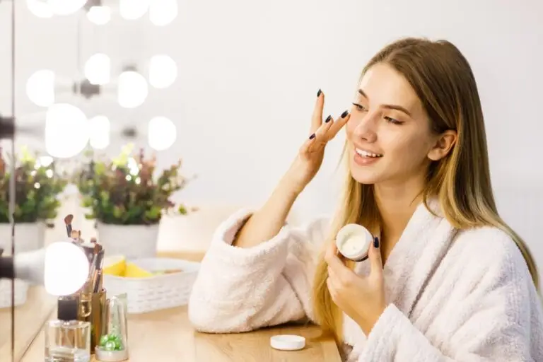 Pielea după vacanță: de ce hidratarea profesională face diferența