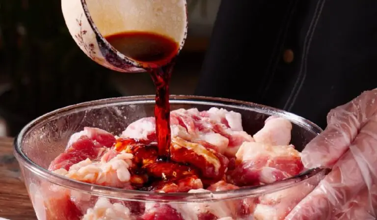 Poți refolosi marinada de carne? Ce trebuie să știi