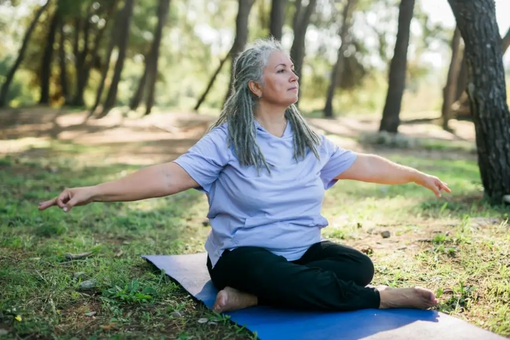Yoga blândă: aliatul tău pentru o îmbătrânire activă și echilibrată - Corp sănătos